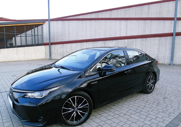 Toyota Corolla cena 76700 przebieg: 83000, rok produkcji 2019 z Chełmża małe 301